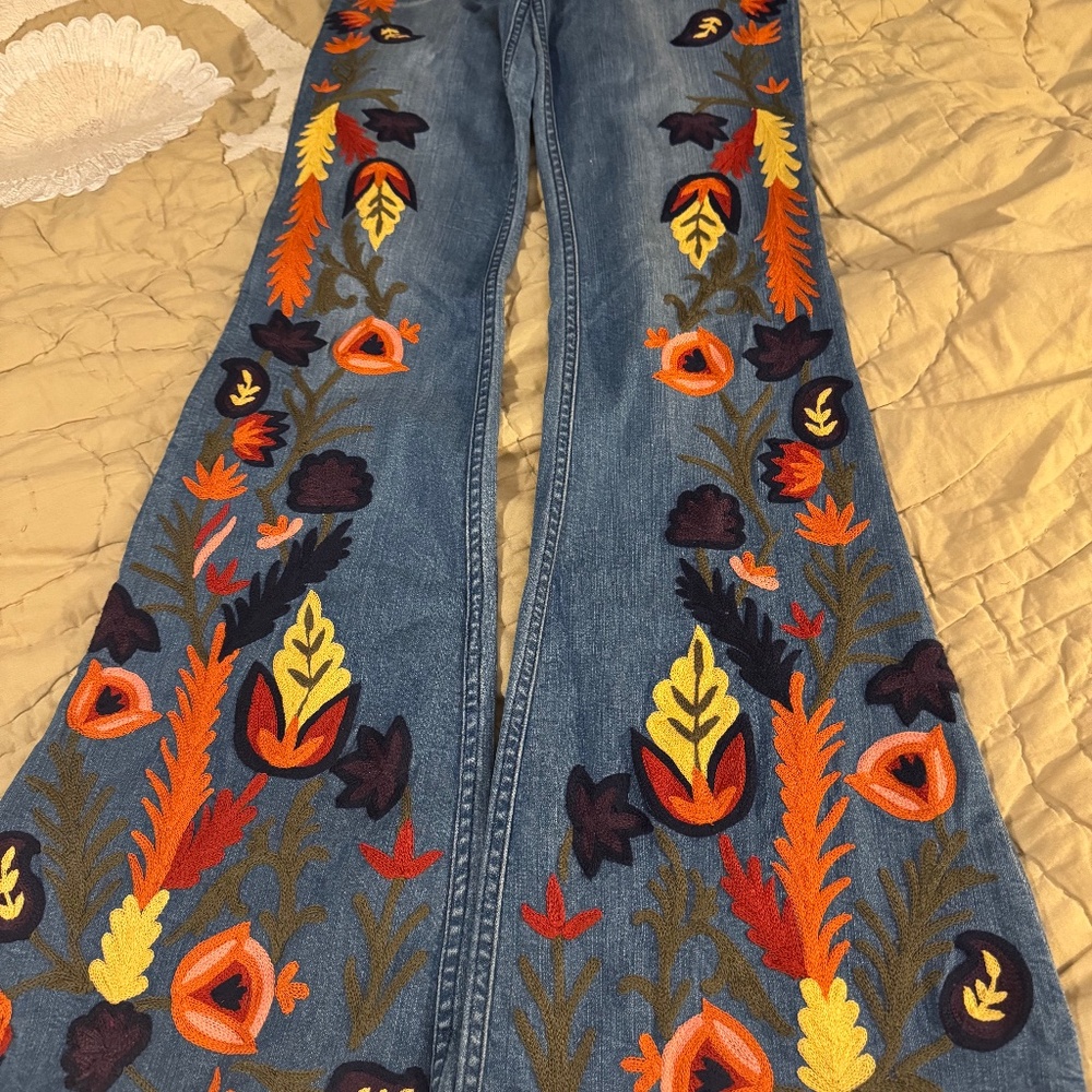 Rare sold out STUNNING Embroidered Alice + Olivia Jeans Size 26